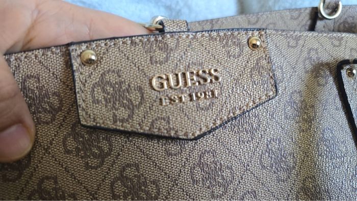 Deux sacs guess un grand et un bandoulière - photo numéro 8