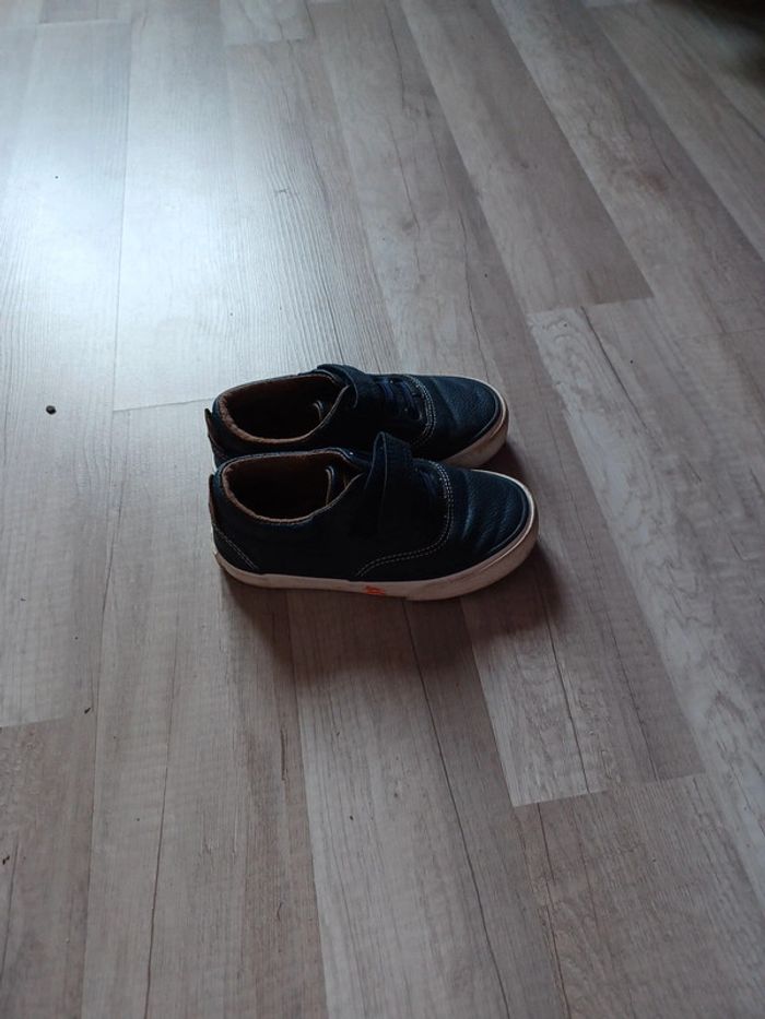 Très jolie chaussures pour garçon - photo numéro 2