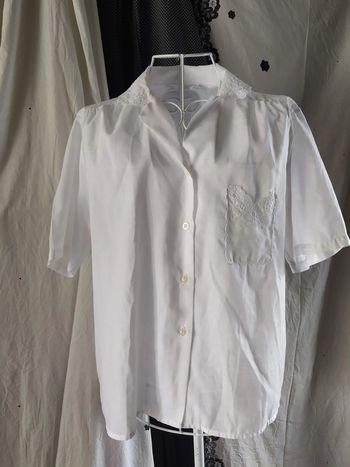Chemisier manches courtes blanc avec dentelle