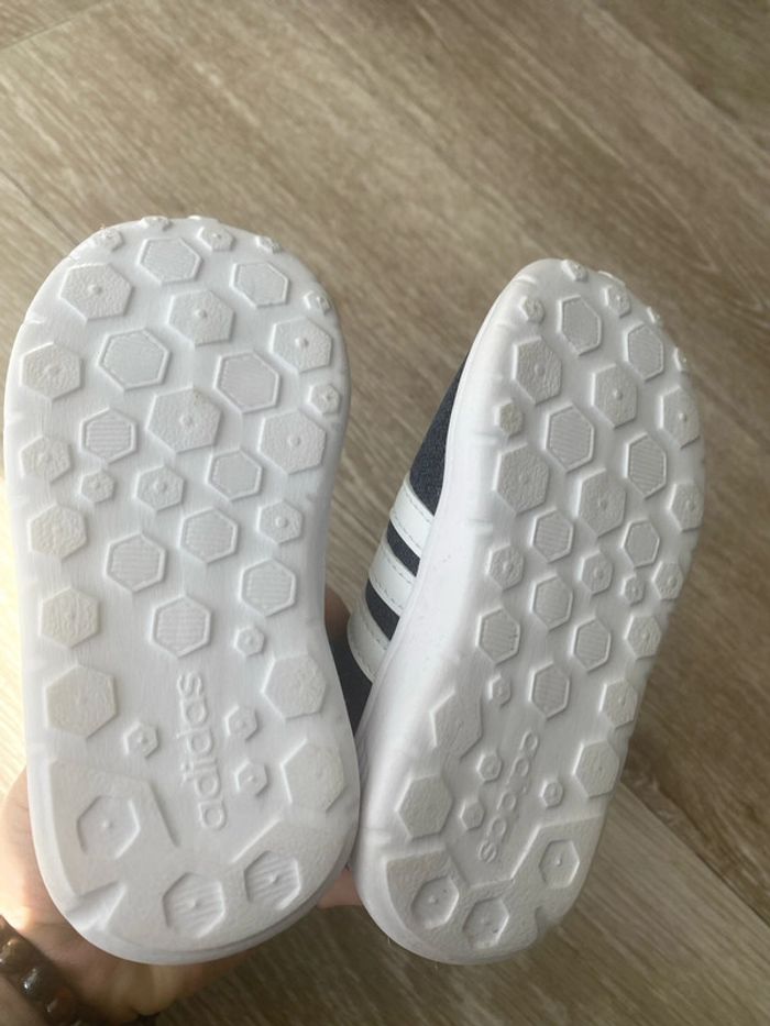 Basket adidas taille 22 neuve - photo numéro 4