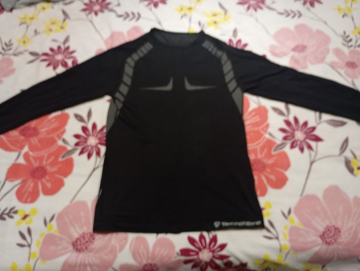 Tte shirt manche longue de compression pour sportif très bon état - photo numéro 2