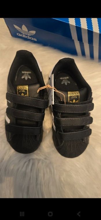 NEUVES non portées 🏷🤩🥰 superbes  baskets superstar adidas Pointure 26 unisex 🥰🤩😍