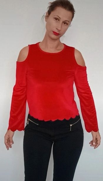 Pull velours rouge épaules ouvertes neuf taille 34