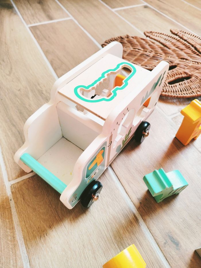 🦒Camion véhicule safari en bois avec animaux à encastrer marque Vertbaudet - photo numéro 2