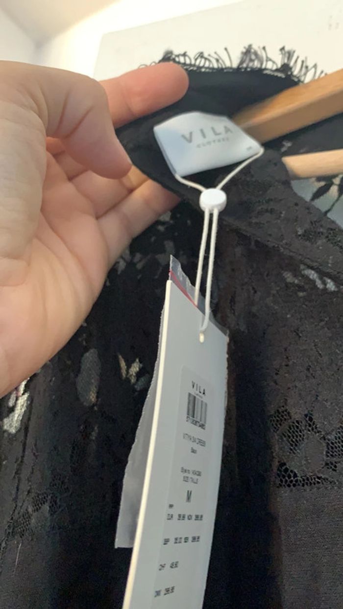 Robe noire dentelle - photo numéro 5