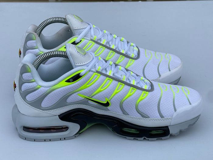 Requin Tn air Max plus Nike volt Green White grey - photo numéro 2