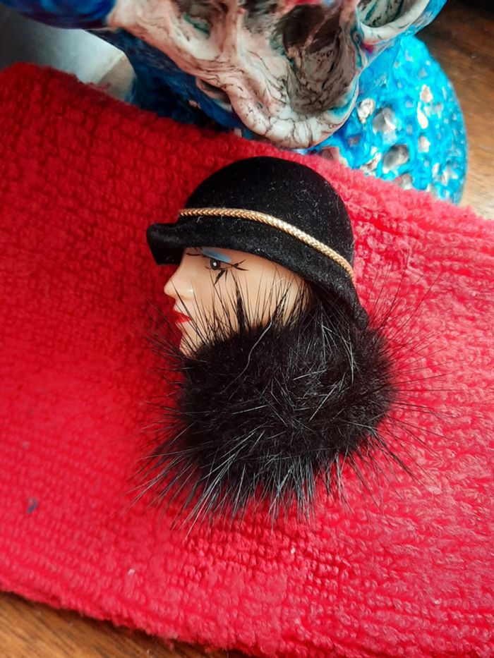Broches tête de femme fantaisie " les années folles"