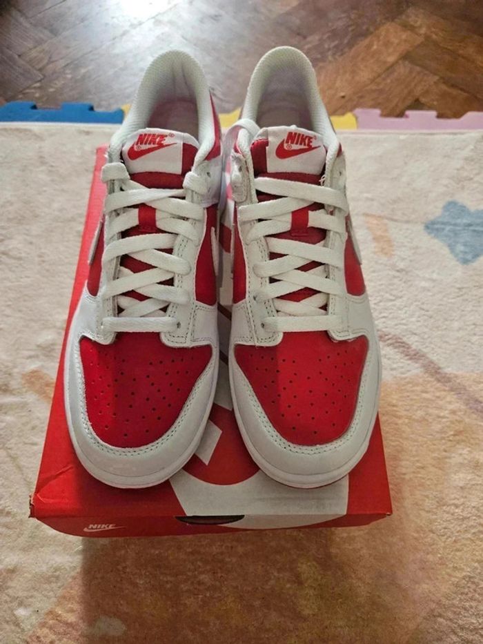 Nike dunk low university Taille 40