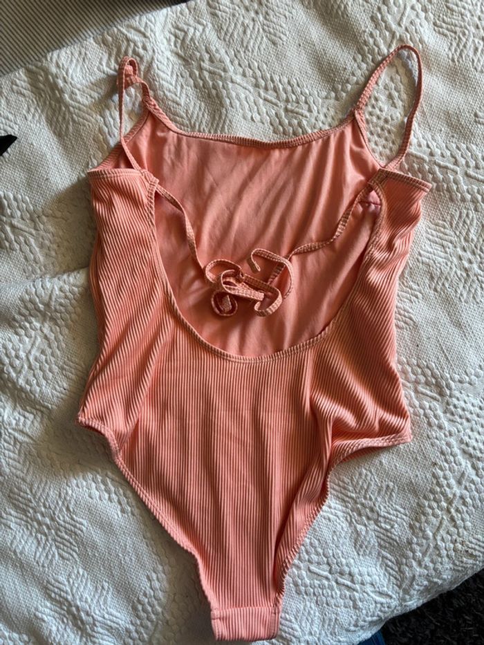 Maillot de bain dos nu - photo numéro 2