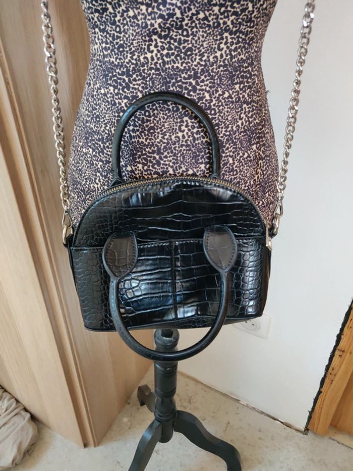 Petit sac à mains Zara simili cuir noir brillant - photo numéro 2