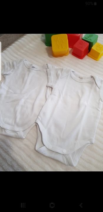 Lot de 2 bodies bébé taille 1 mois