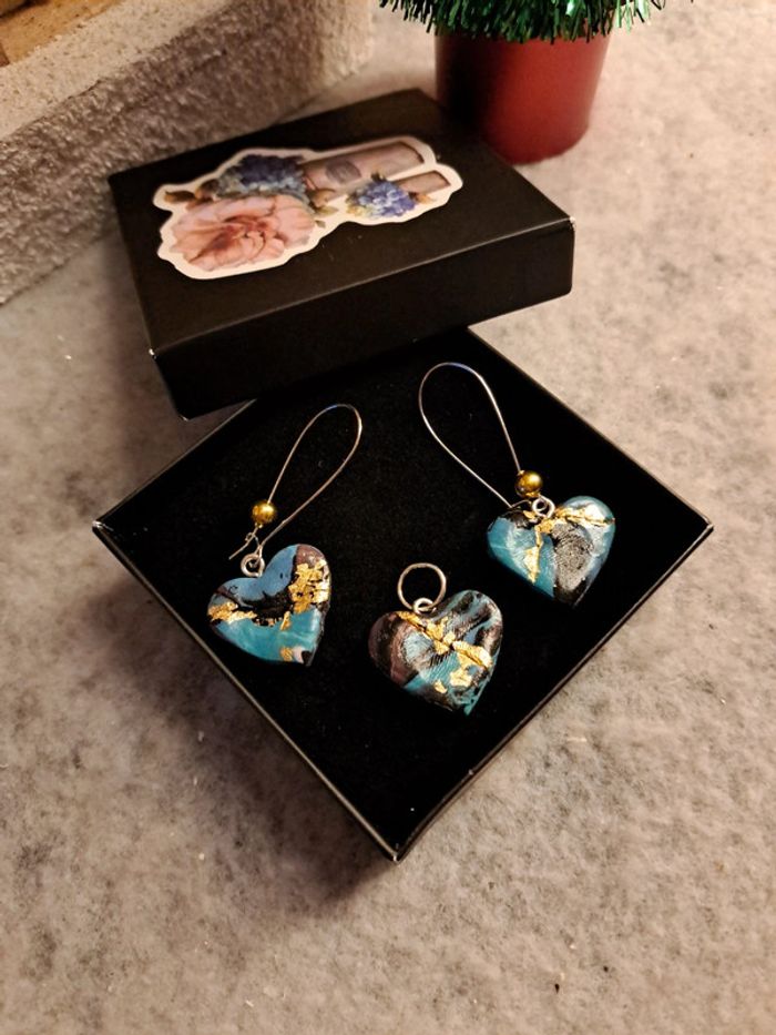 Boucles d'oreilles pendante avec pendentif assortie bleu noir doré - photo numéro 2