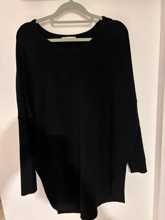 Jolie pull noir taille unique marque : M&D Fashion - photo numéro 3