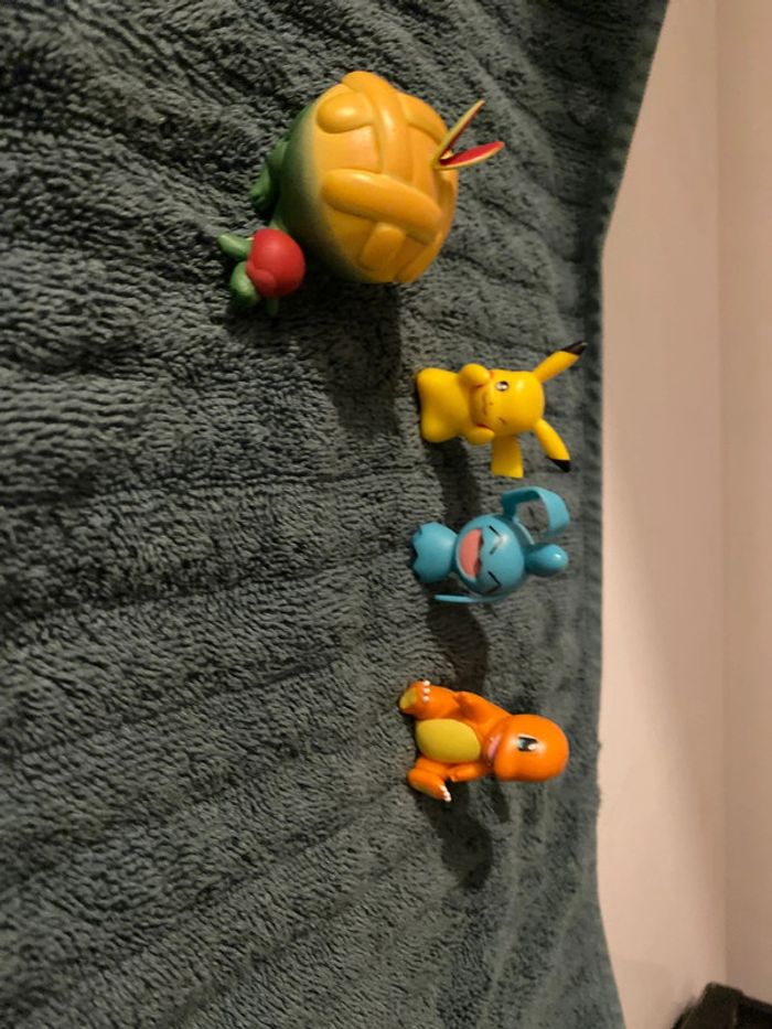 Lot de 4 figurines Pokémon