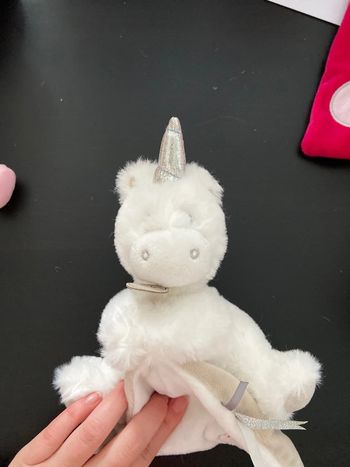 Doudou licorne blanc