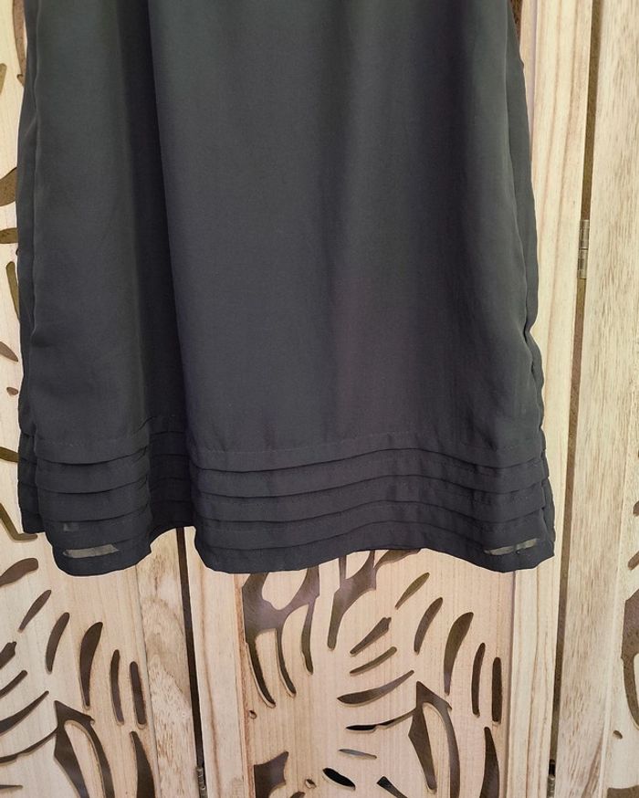 Robe noire fluide - Bretelles et col en satin - T 38 H&M - photo numéro 9
