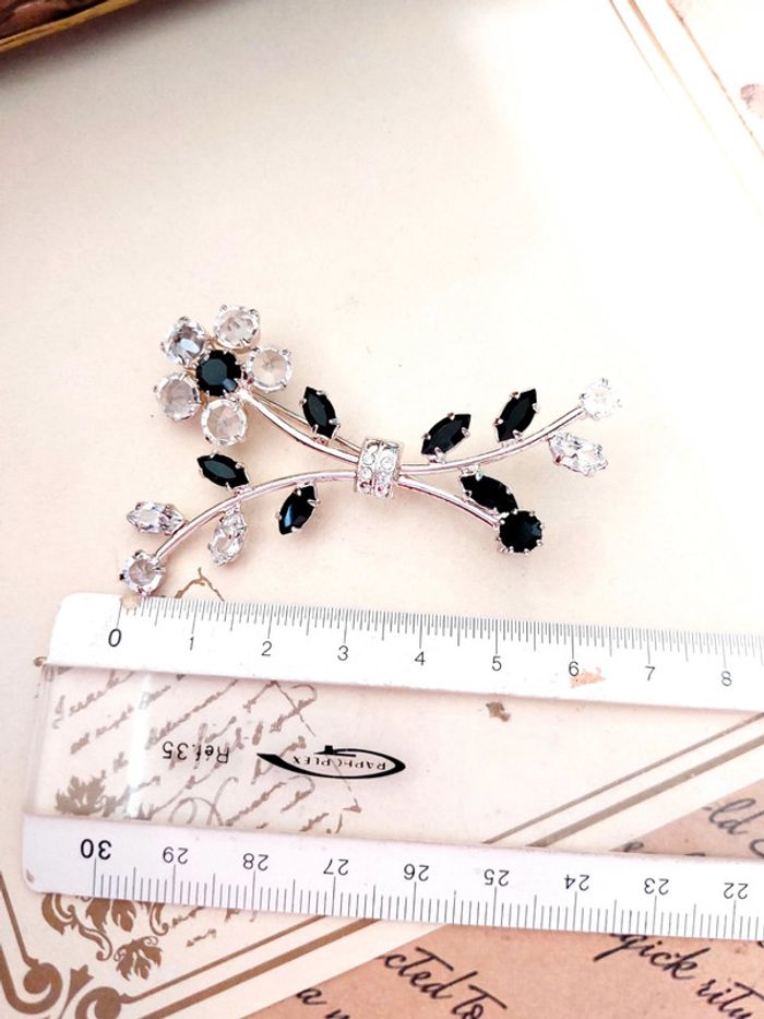 Magnifique broche vintage strass blanc et noir - photo numéro 3