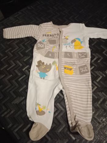 Lot de pyjama grenouillère 5 6mois 