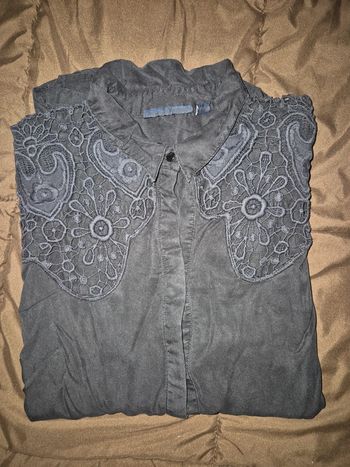 Chemise épaules dentelle
