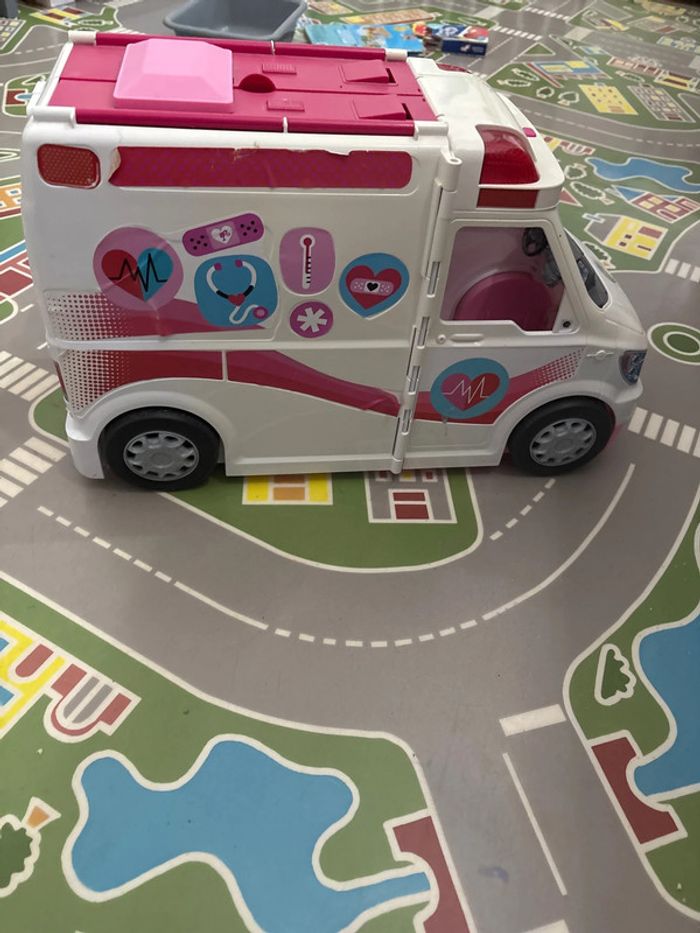 Ambulance Barbie - photo numéro 3