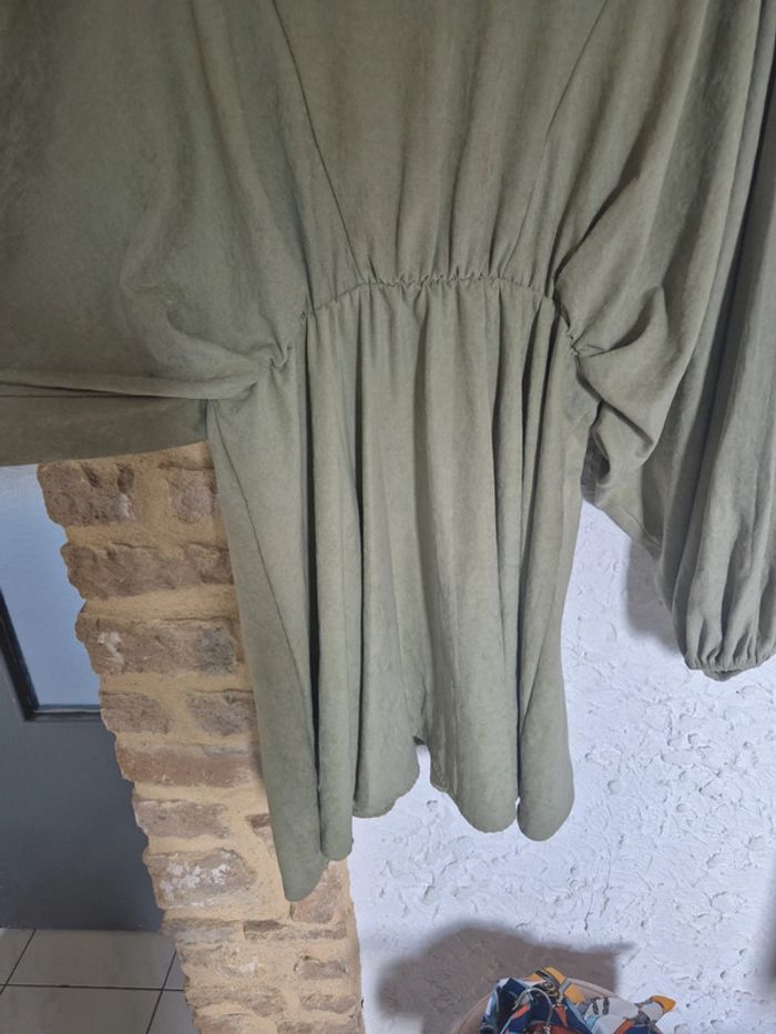 Magnifique robe courte verte olive manches ballon Daphnea taille L 40/42 - photo numéro 3
