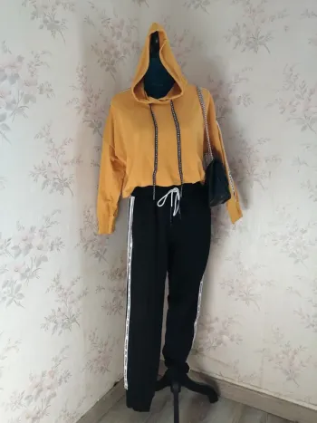 Pantalon de jogging noir avec rubans à message sur les côtés / jennyfer / (M)