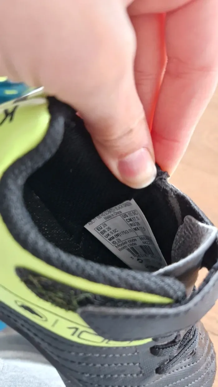 Chaussures de football quasi neufs - photo numéro 4