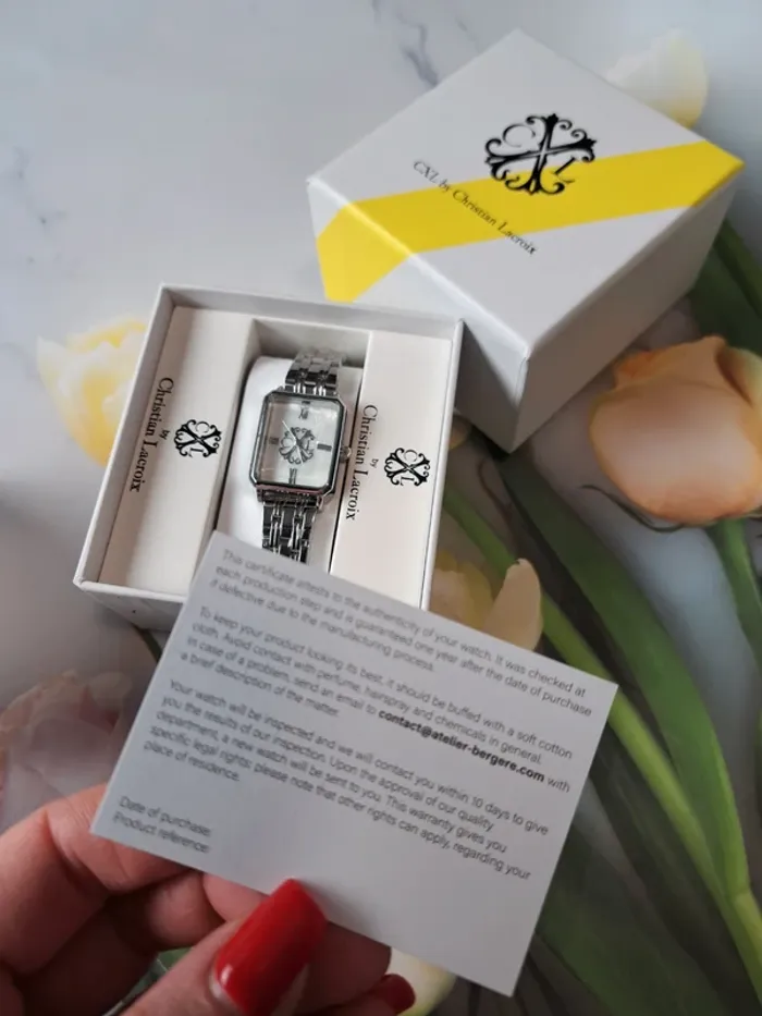 Christian Lacroix montre a quartz argenté et blanc - photo numéro 5