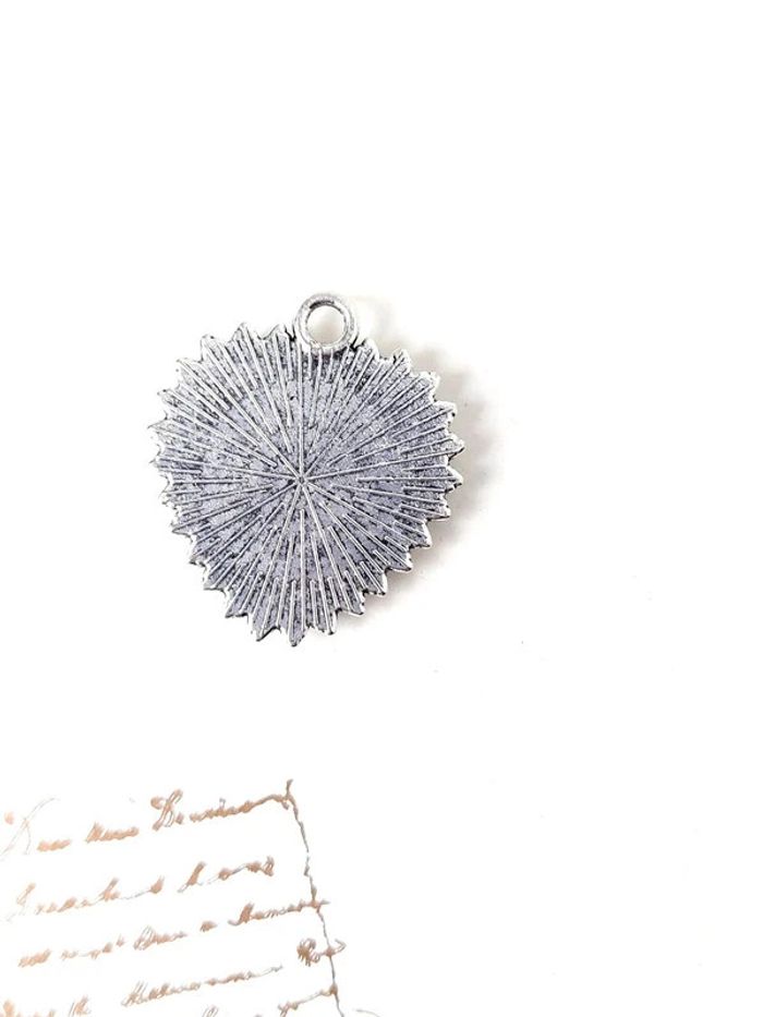 Magnifique pendentif cœur avec décor floral - photo numéro 6