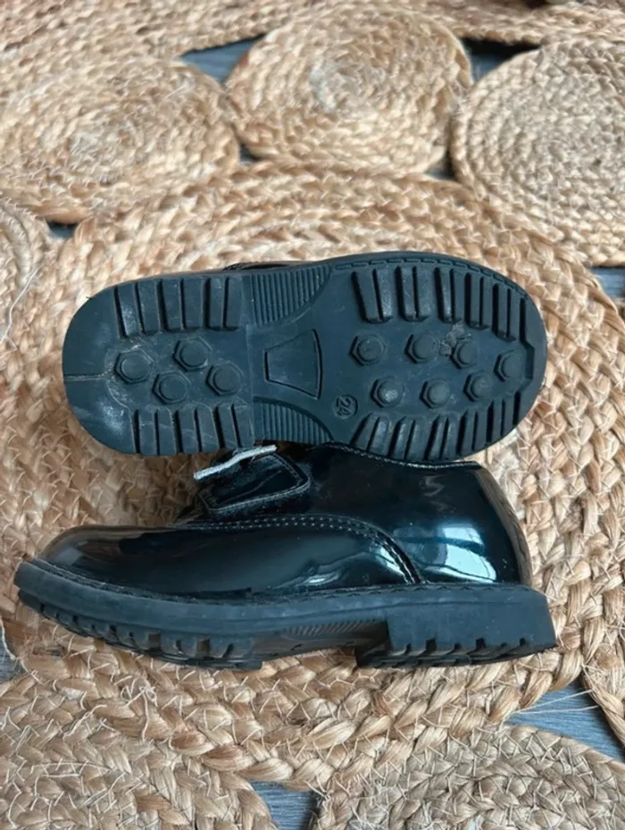 Chaussures noires pointure 24 - photo numéro 4