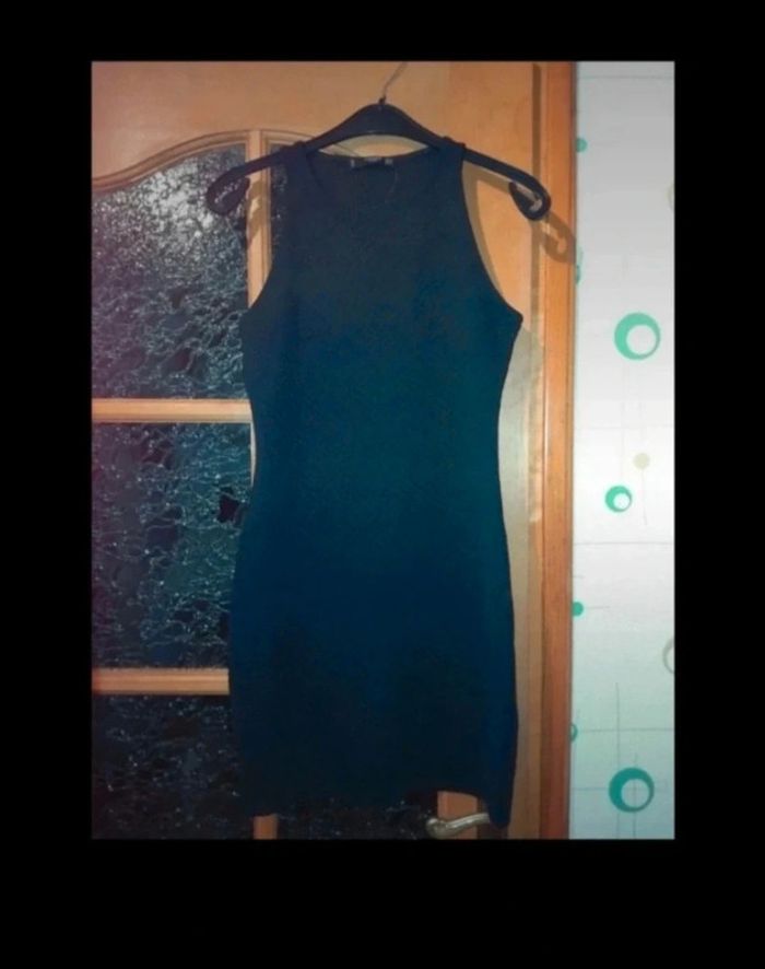 Robe moulante sans manche