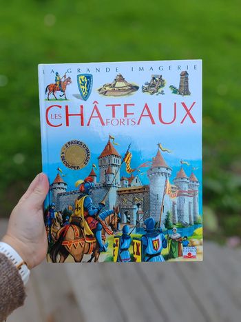 Livre la grande imagerie des châteaux forts