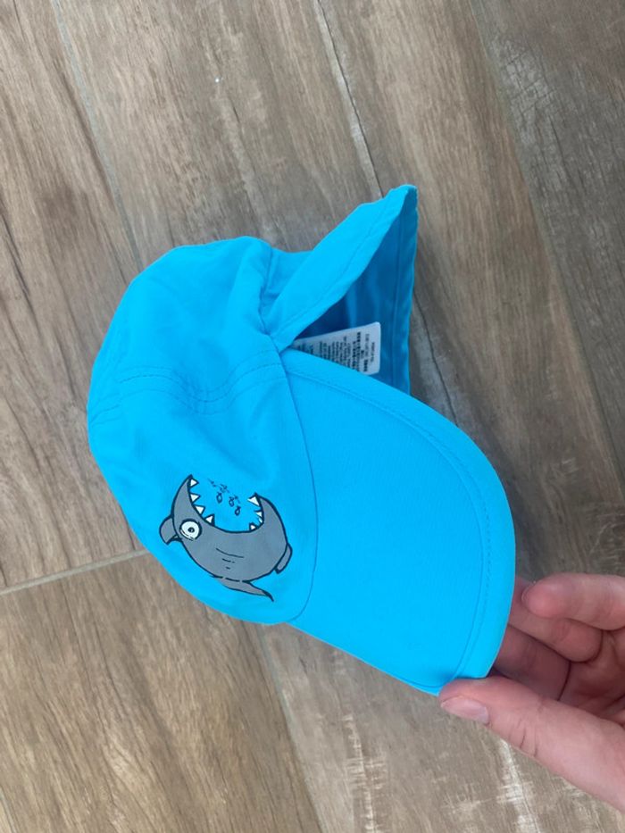 Casquette UV décathlon avec protection cou 6/12 mois