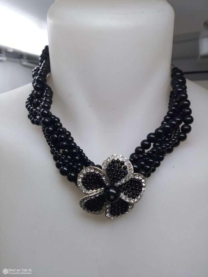 Superbe collier chic chic ras du coup de style gothique à perle naturel