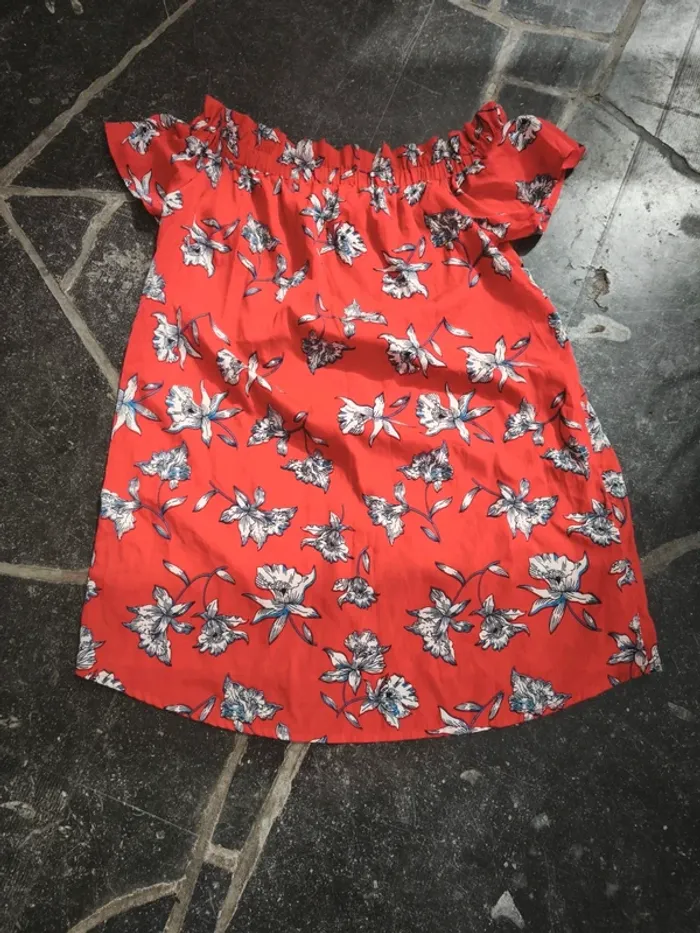 Robe sans bretelles rouge à fleurs