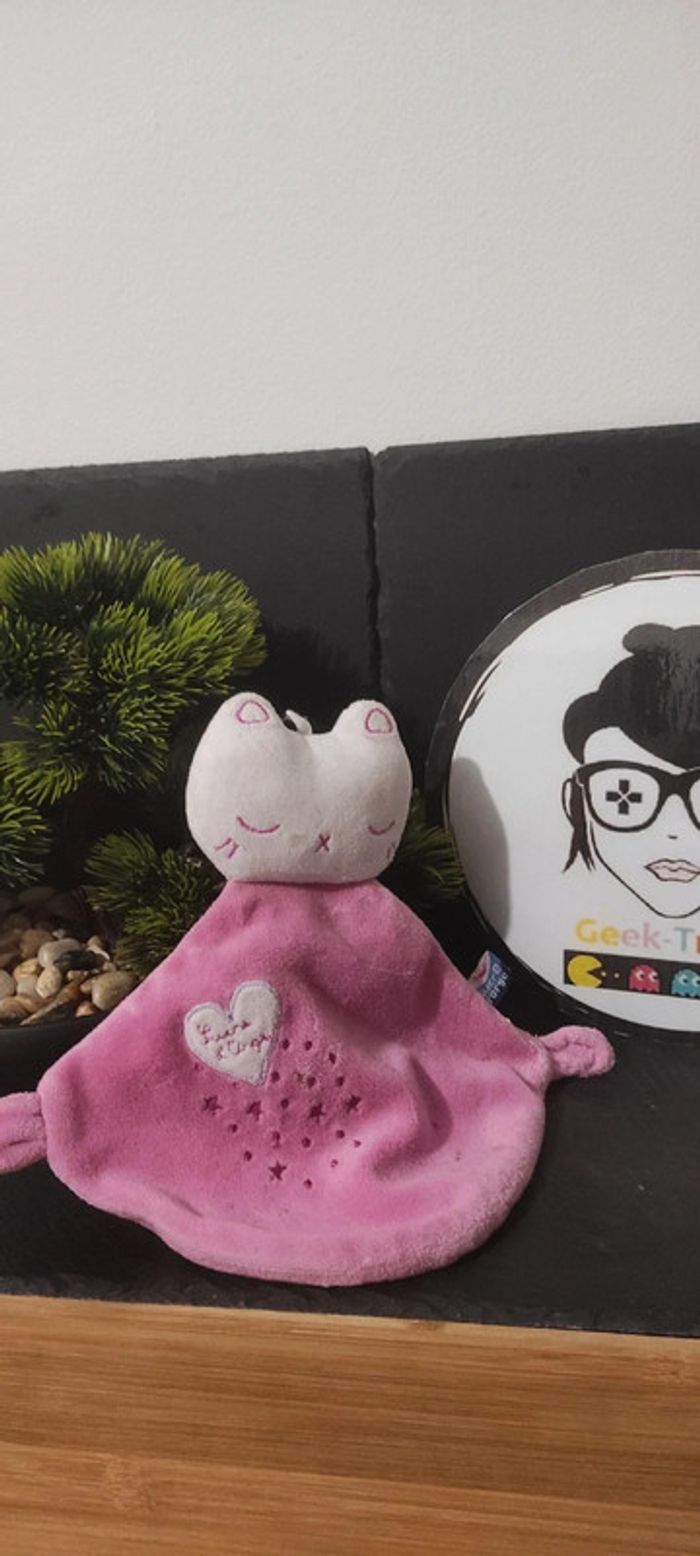 doudou chat sucre d'orge rose blanc coeurs etoiles pluie ronds croix plat Ours