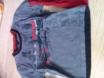 Tee-shirt garçon 6 ans très bon état