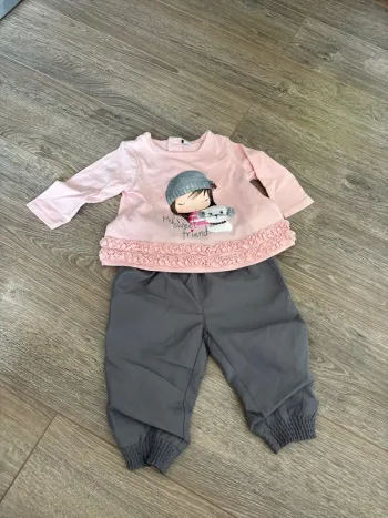 Ensemble tee shirt manches longues et pantalon en 6 mois