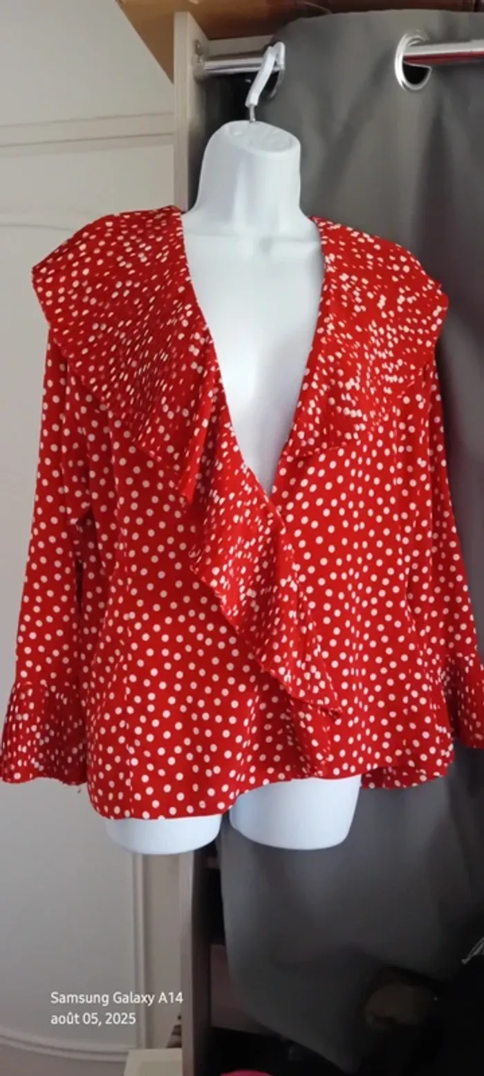 Blouse fluide à pois avec volants plissés manches longues pagodes rouge femme 40 flanelle Paris - photo numéro 2