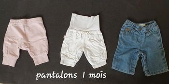 Lot 3 pantalons 2 bodies 1 mois