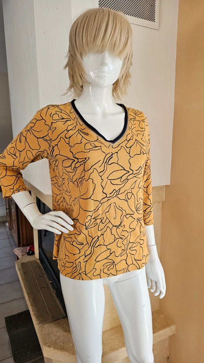 Pull manches 3/4 moutarde et bleu Encolure en V