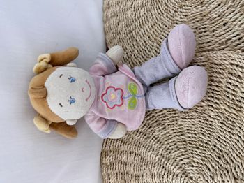 DOUDOU POUPEE PELUCHE NICOTOY KIABI COUETTES TEE-SHIRT FLEUR BRODEE 