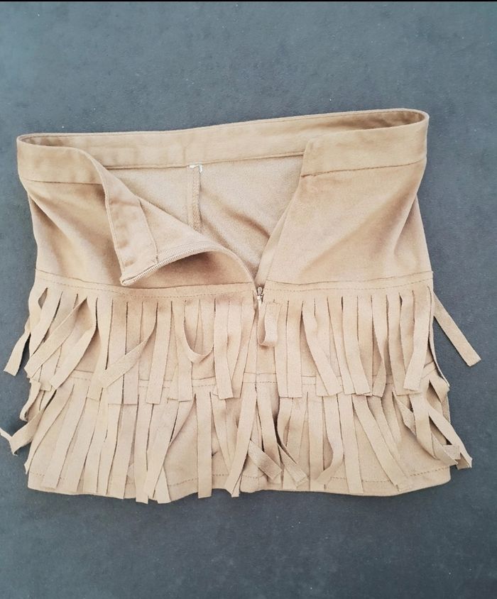 Jupe taille 5 ans en très bon état - photo numéro 3