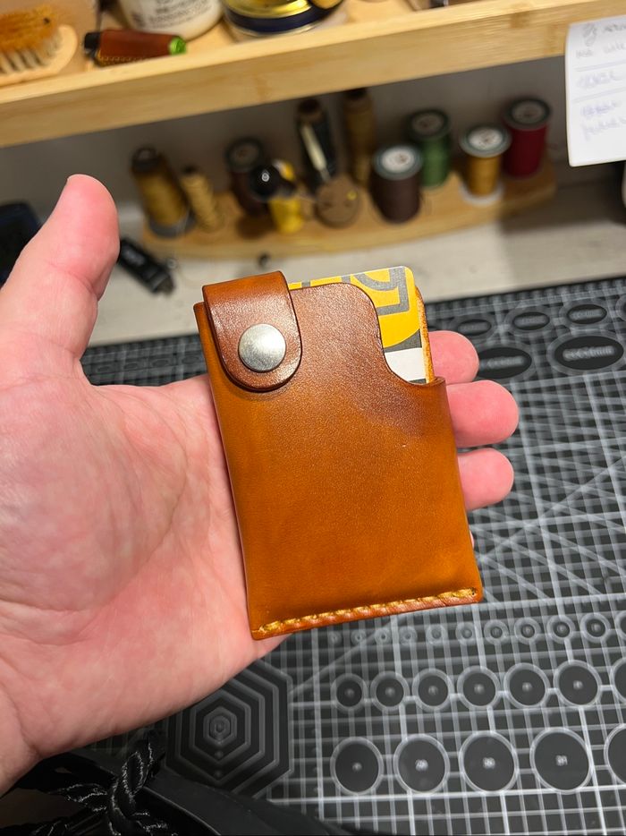 Portefeuille en cuir de tannage végétal cousu à la main