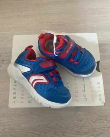 Chaussures Baskets Geox taille 20 Neuves