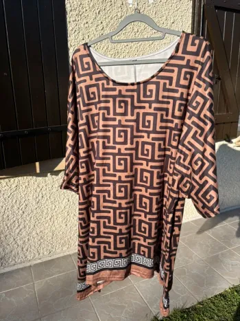 tunique neuve T 4 XL  6eu