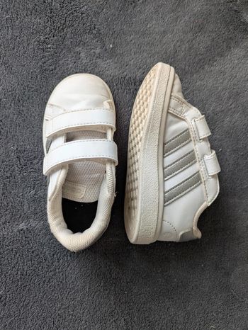 Baskets adidas taille 23