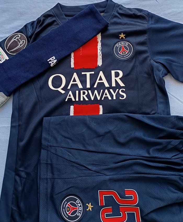Maillot Psg Etoile enfant ( Collector Champions 2025 ) taille 12 ans + patchs - photo numéro 5
