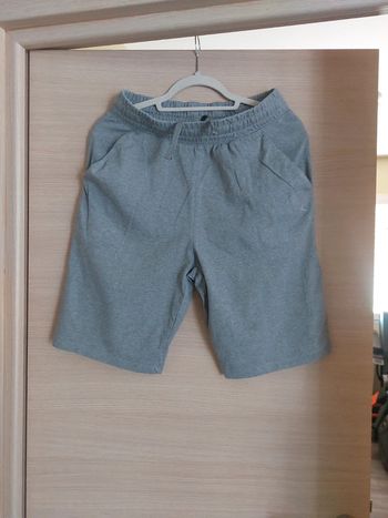 Short gris bermuda