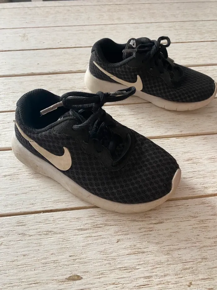 Basket Nike chaussure taille 28